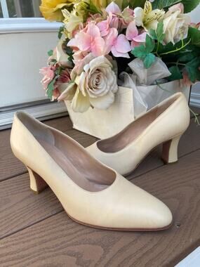 Sonia Rykiel beige pump size 6.5 (SH900